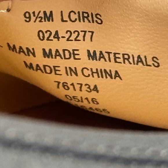 Liz Claiborne Shoes Womens 9.5 Gold Metallic Iris Ballet Flats Slip On Comfort - Picture 8 of 9